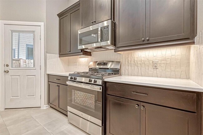 Building Photo - 493 Longleaf Pine Dr