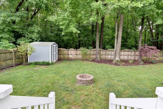 Building Photo - Spacious Home on Wooded Lot!