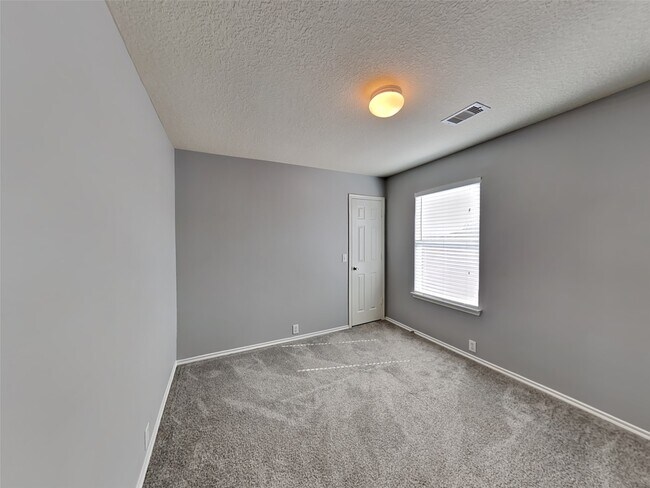 Building Photo - 5926 Baldwin Elm St