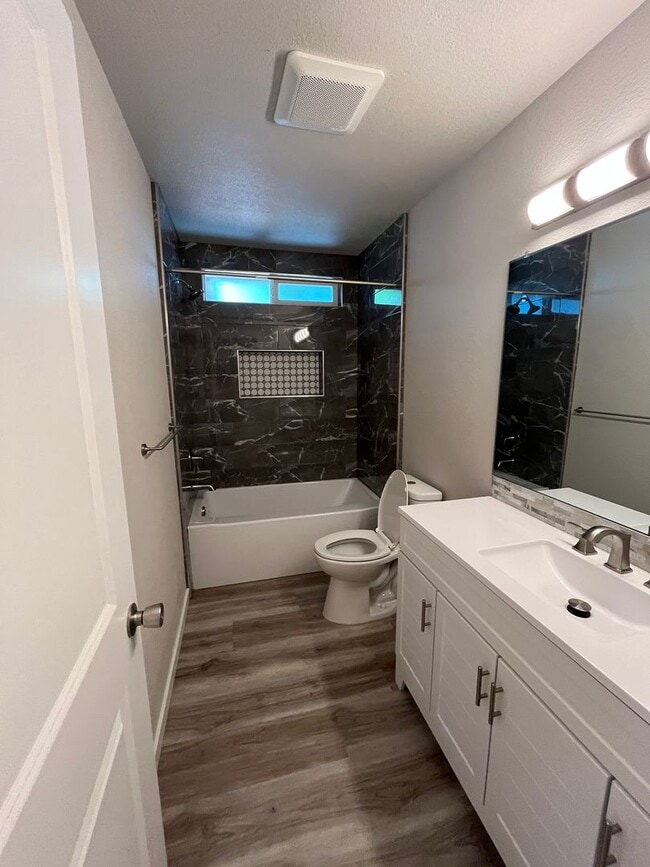 Building Photo - Remodeled cozy home in North Redding!