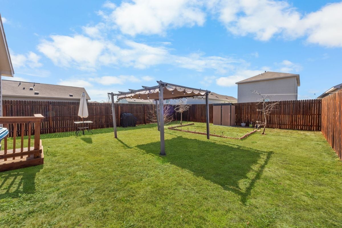 Building Photo - 7415 Donkey Vly