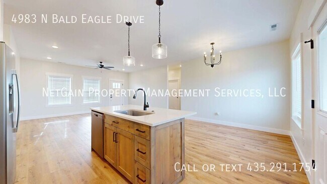 Building Photo - 4983 Bald Eagle Dr