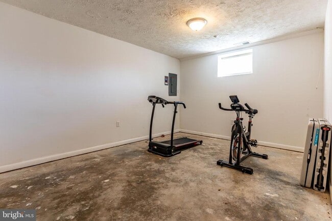 Building Photo - 12212 Birchview Dr