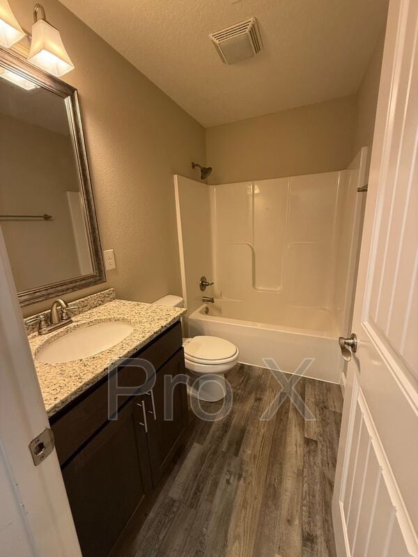 Building Photo - 1414 E 6th St