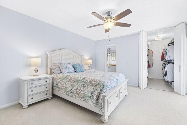 Building Photo - 5674 SE Riverboat Dr