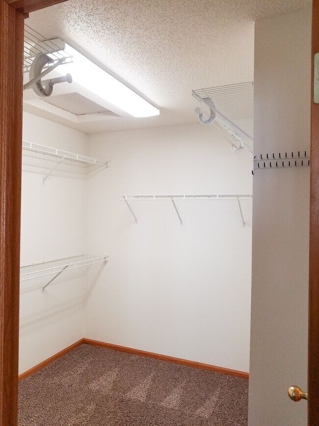 Building Photo - Comfortable 3-Bedroom with Garage & Fenced Yard