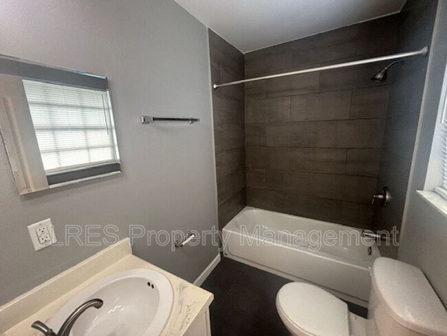 Building Photo - 2706 Graduate Ct