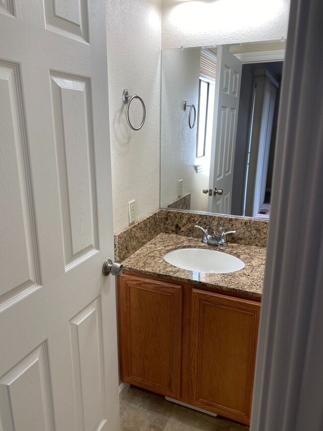 Building Photo - Adorable 3/2 on corner lot In Lake of the Pines