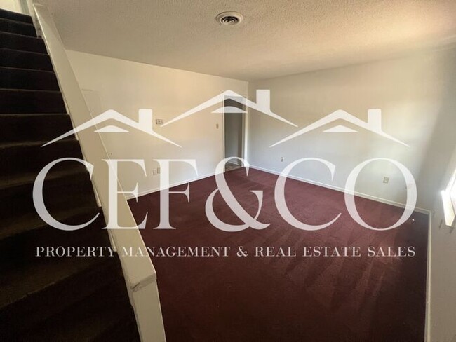 Building Photo - Spacious 2-Bedroom, 1.5-Bath Townhome in S...