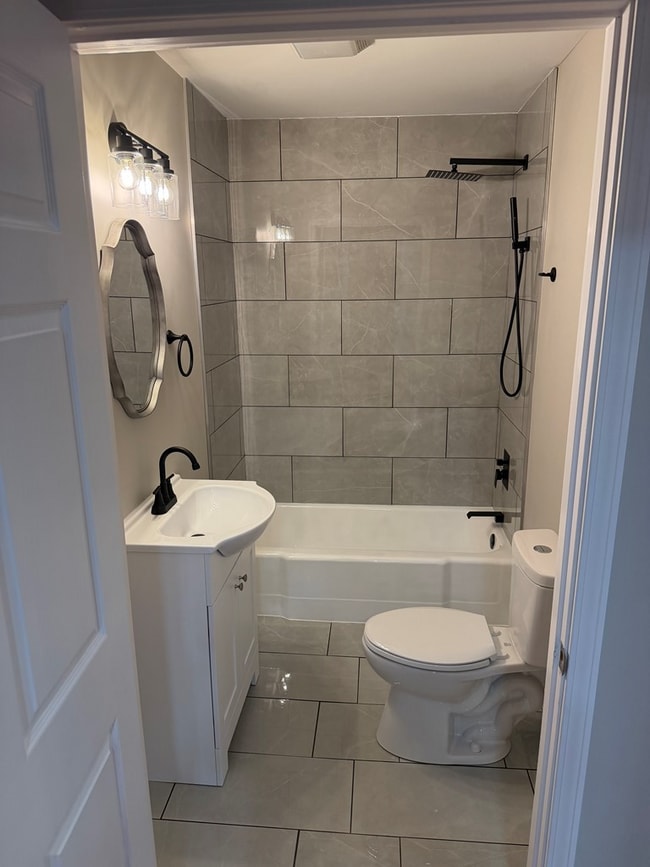 Building Photo - 520 Virginia Ave