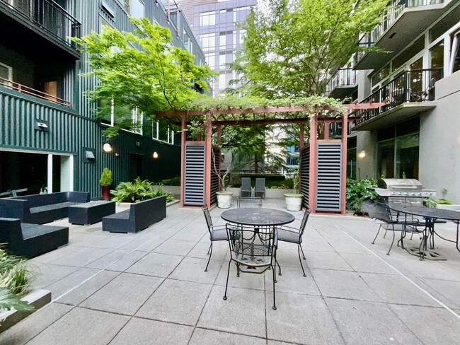 Building Photo - Urban 1-Bedroom Apartment in Downtown Seattle