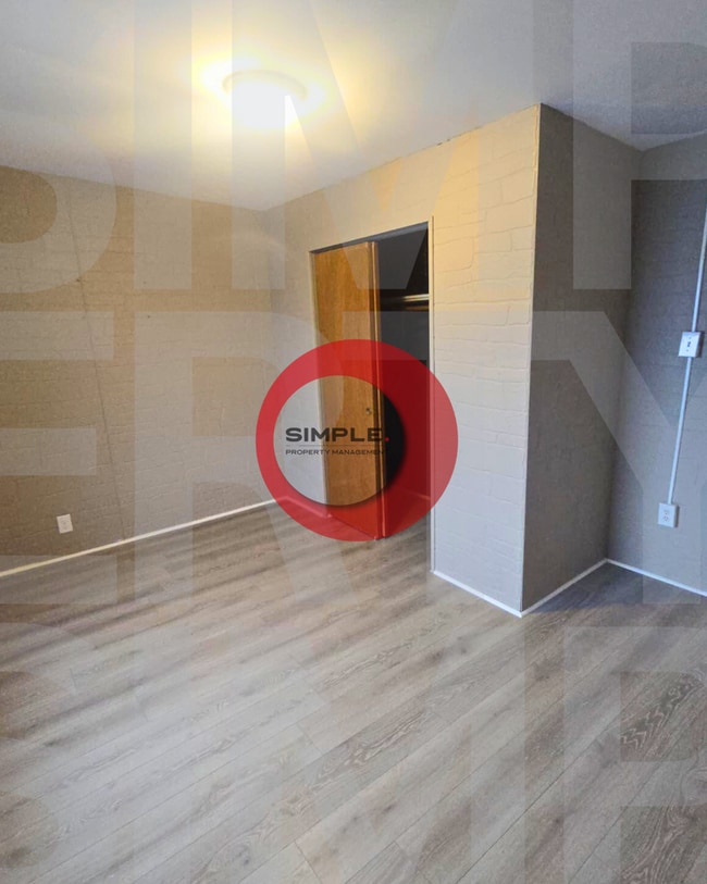 Building Photo - 5 Bedroom 1.5 bath house