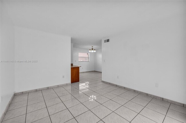 Building Photo - 325 NW 72nd Ave