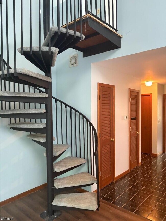 Building Photo - 1 Pinehurst Ct