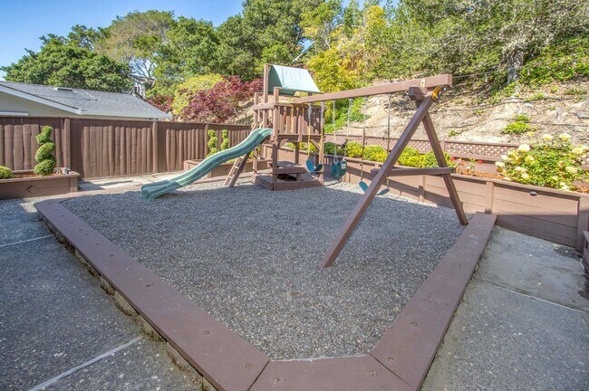 Building Photo - 263 Knight Dr