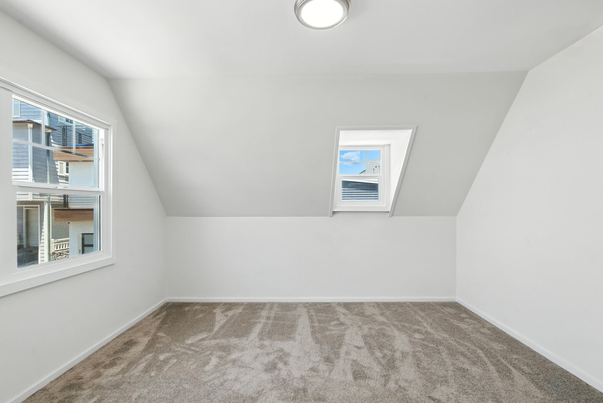Building Photo - 24 3rd Ct