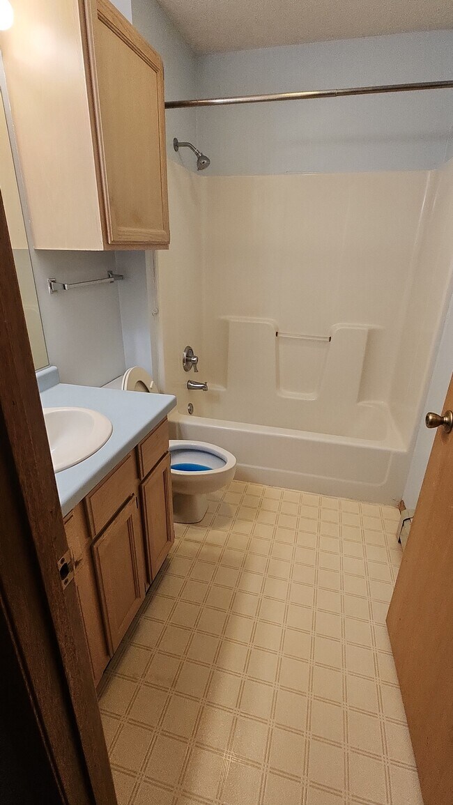 Building Photo - 2410 Bostrom Ct