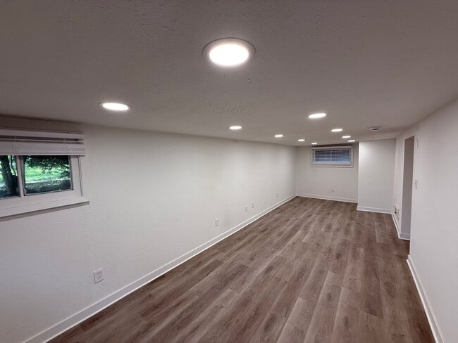 Building Photo - Spacious 3BR + Loft | 2.5BA | Large Yard |...