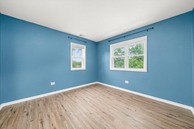 Building Photo - Stylish 4-Bedroom Home with Room to Work, ...