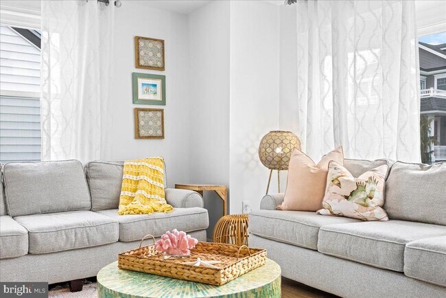 Building Photo - 208 N Lancaster Ave