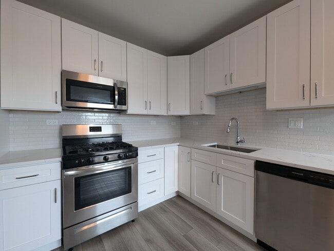 Building Photo - 3943 N Janssen Ave
