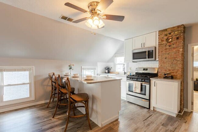 Primary Photo - 2168 W 32nd St