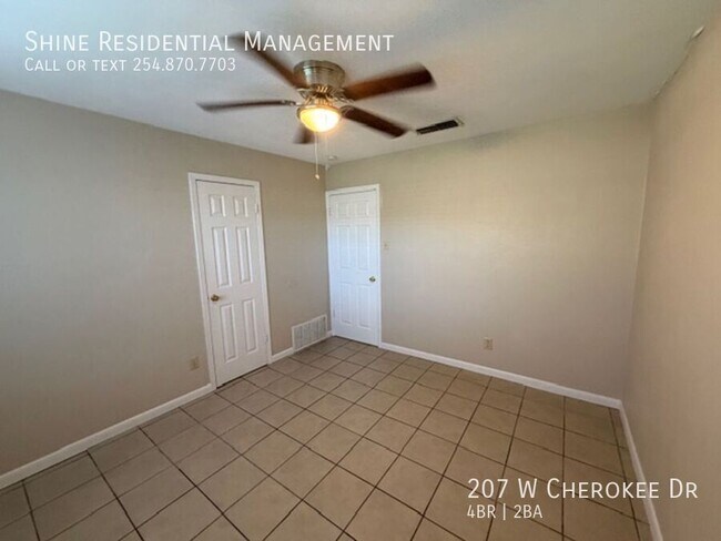 Building Photo - 207 W Cherokee Dr