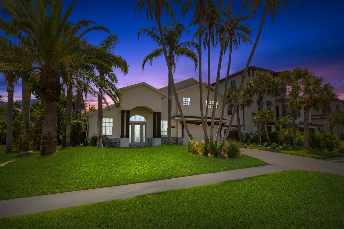 Building Photo - 819 Bay Esplanade