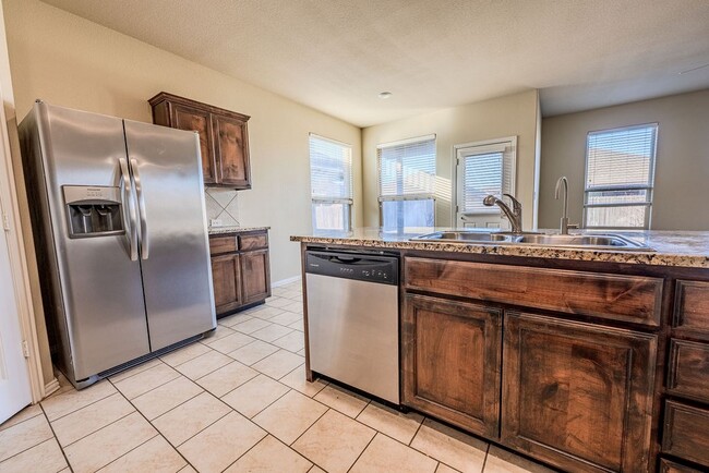 Building Photo - 7 Glass Ranch Rd