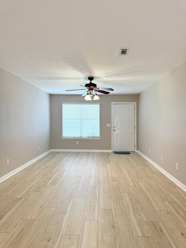 Building Photo - In Carrollton City Limits!!!