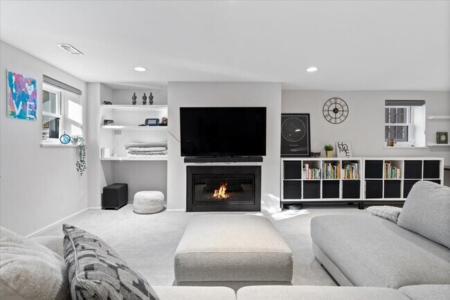 Building Photo - 1867 N Halsted St