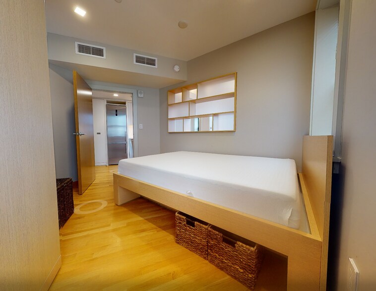 Building Photo - 8 Story St