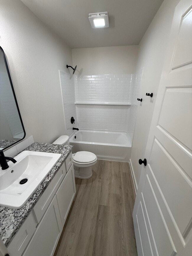 Building Photo - 1309 N Chicago Ave