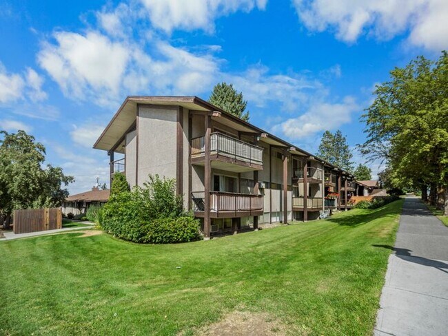 Building Photo - Modern Mid-Century Comfort: 1-Bedroom Apar...
