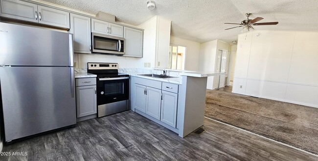 Building Photo - 6162 S Pinehurst Dr