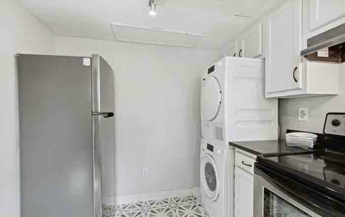 Building Photo - 1115 12th St NW