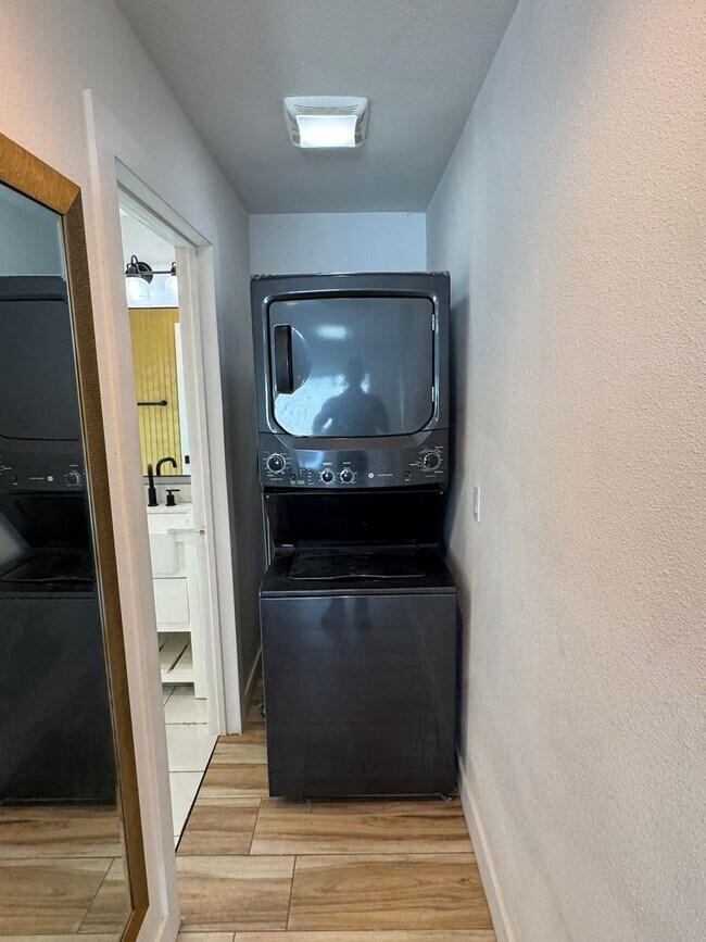 Building Photo - !! MOVE-IN SPECIAL !! Cozy Carson Back House with Skylights & Washer/Dryer