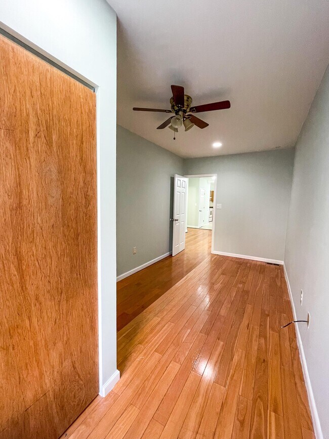 Bedroom - 1522 Mifflin St