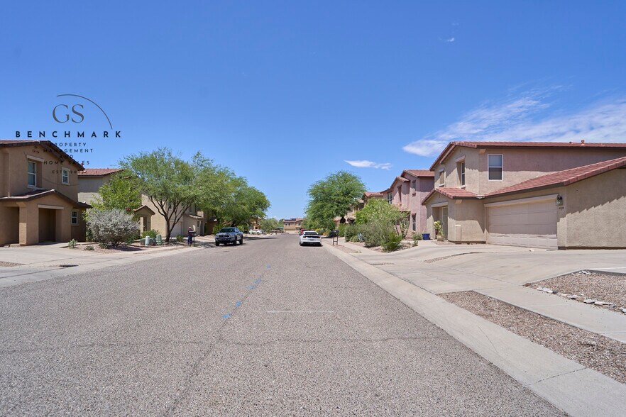 Primary Photo - 4211 E Wading Pond Dr