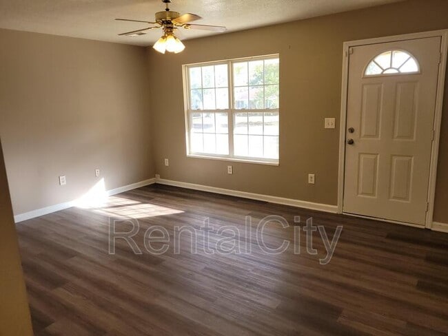 Building Photo - 2711 Hillside Dr