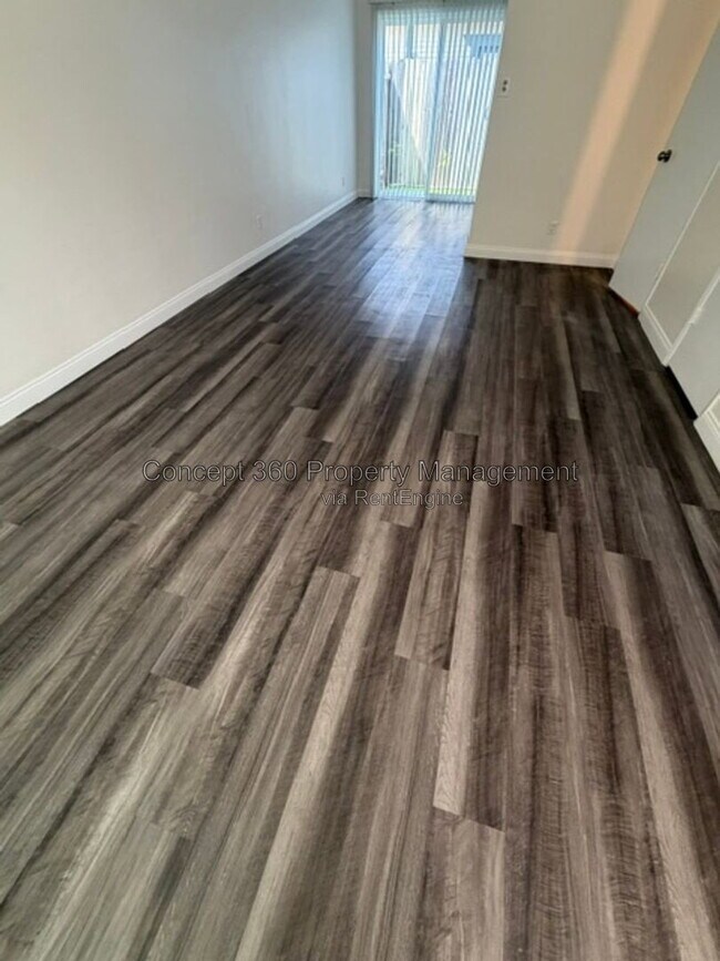 Building Photo - 327 Molino Ave