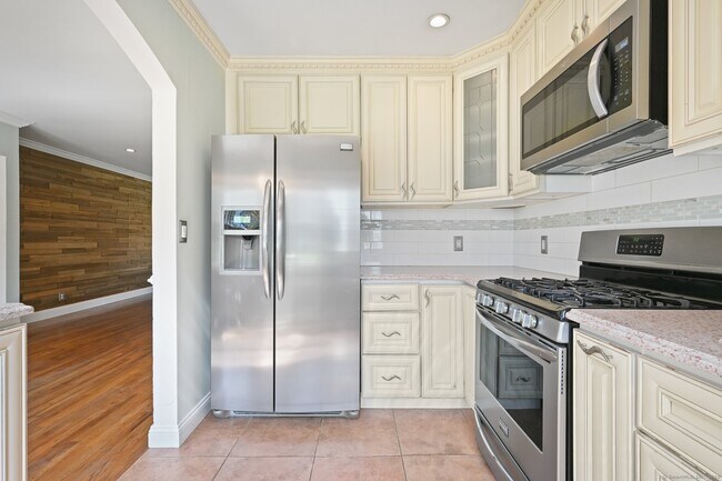 Building Photo - 246 Glenbrook Rd