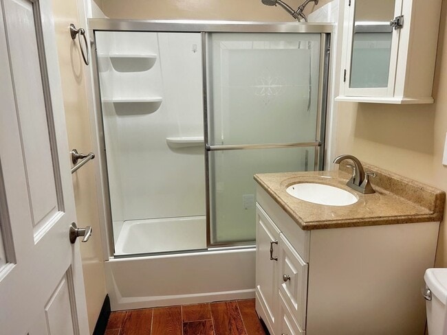 Building Photo - 65 Frankfort St