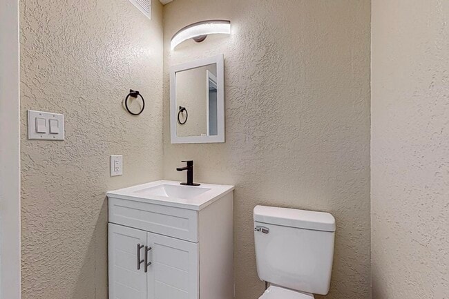 Building Photo - 713 Rio Arriba Ave SE