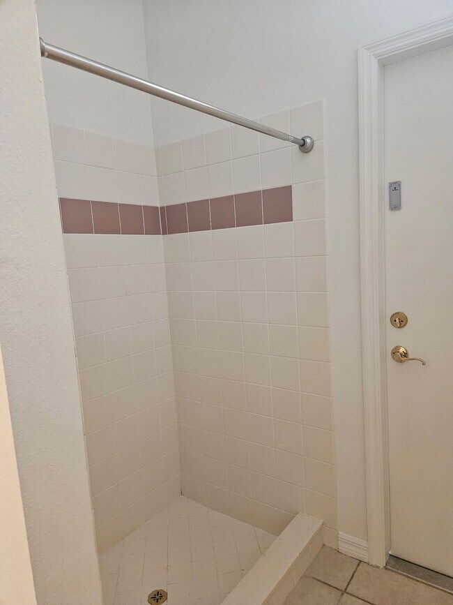 Building Photo - 4 BEDROOM 3 FULL BATH HOME WITH A SCREENED IN POOL IN THE BEAUTIFUL PALM COAST