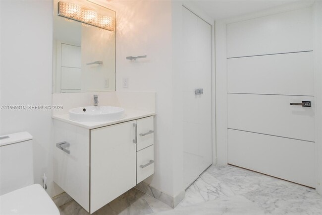 Building Photo - 19195 NE 36th Pl