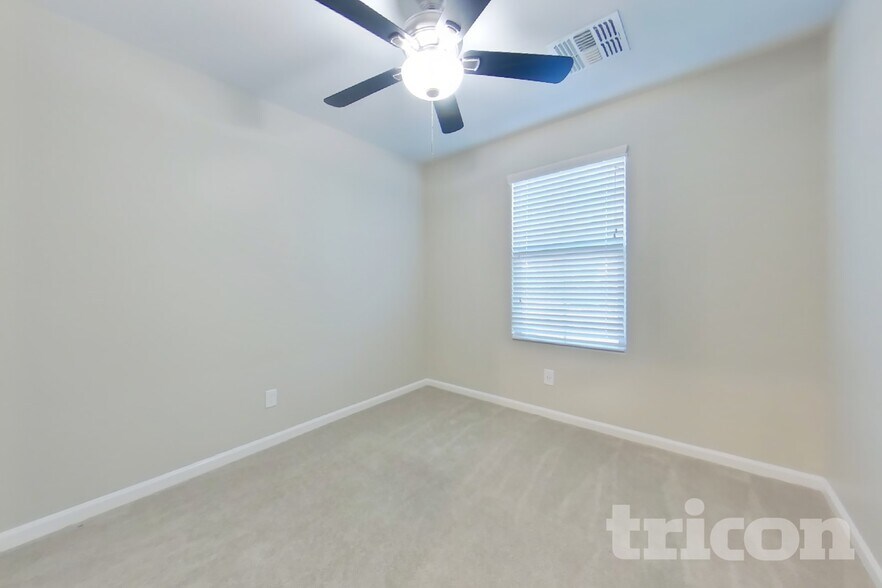Building Photo - 12550 W Hummingbird Terrace