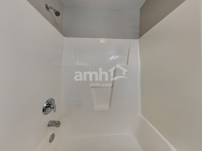 Building Photo - 15709 Lakepoint Forest Dr