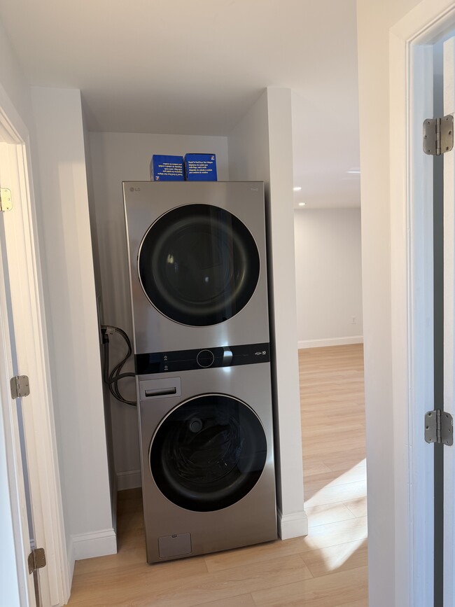 Building Photo - Barrington Brick House