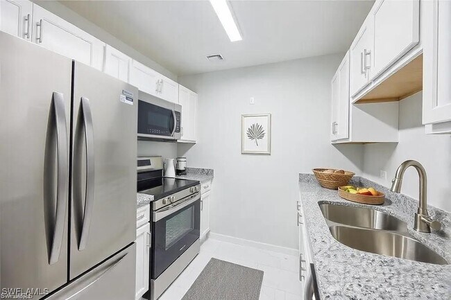 Primary Photo - 3225 E Riverside Dr